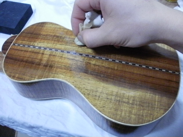 http://www.takamineguitars.co.jp/blog/%E5%86%99%E7%9C%9F5.jpg