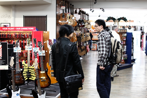 http://www.takamineguitars.co.jp/blog/JIM%27s%20MUSIC03.JPG