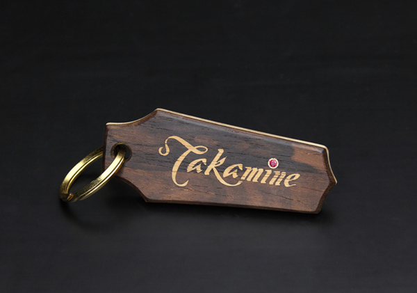 http://www.takamineguitars.co.jp/blog/keychain1.jpg